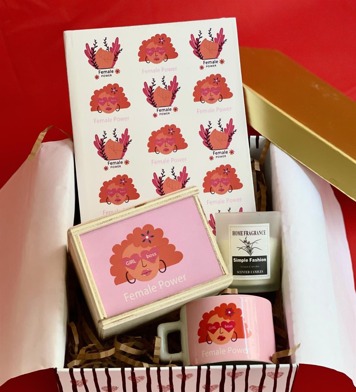 Kadın Gücü Tasarımlı Tarihsiz Ajanda Kutulu Kupa Ve Kokulu Cam Mum Kadınlara Özel Hediye SetiGiftmodaGmhs100445
