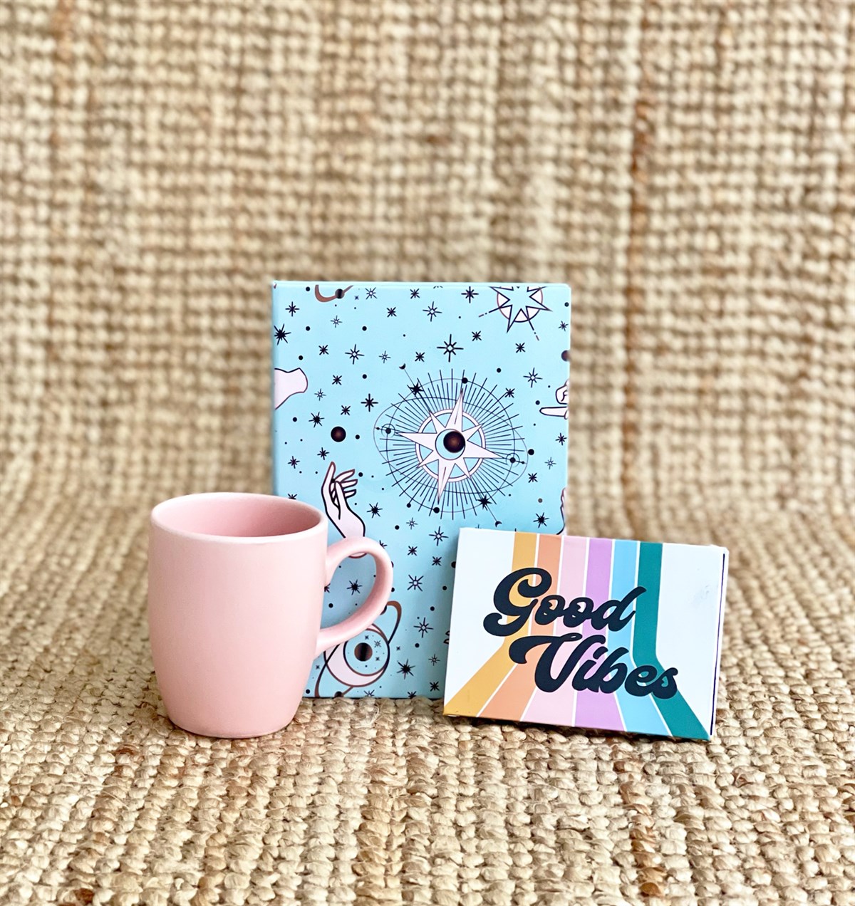 Good Vibes Tasarımlı Mini Albüm Pembe Bulut Kupa Ve Yeşil Tarot Tasarımlı Defter Hediye SetigiftmodaGmhs100929