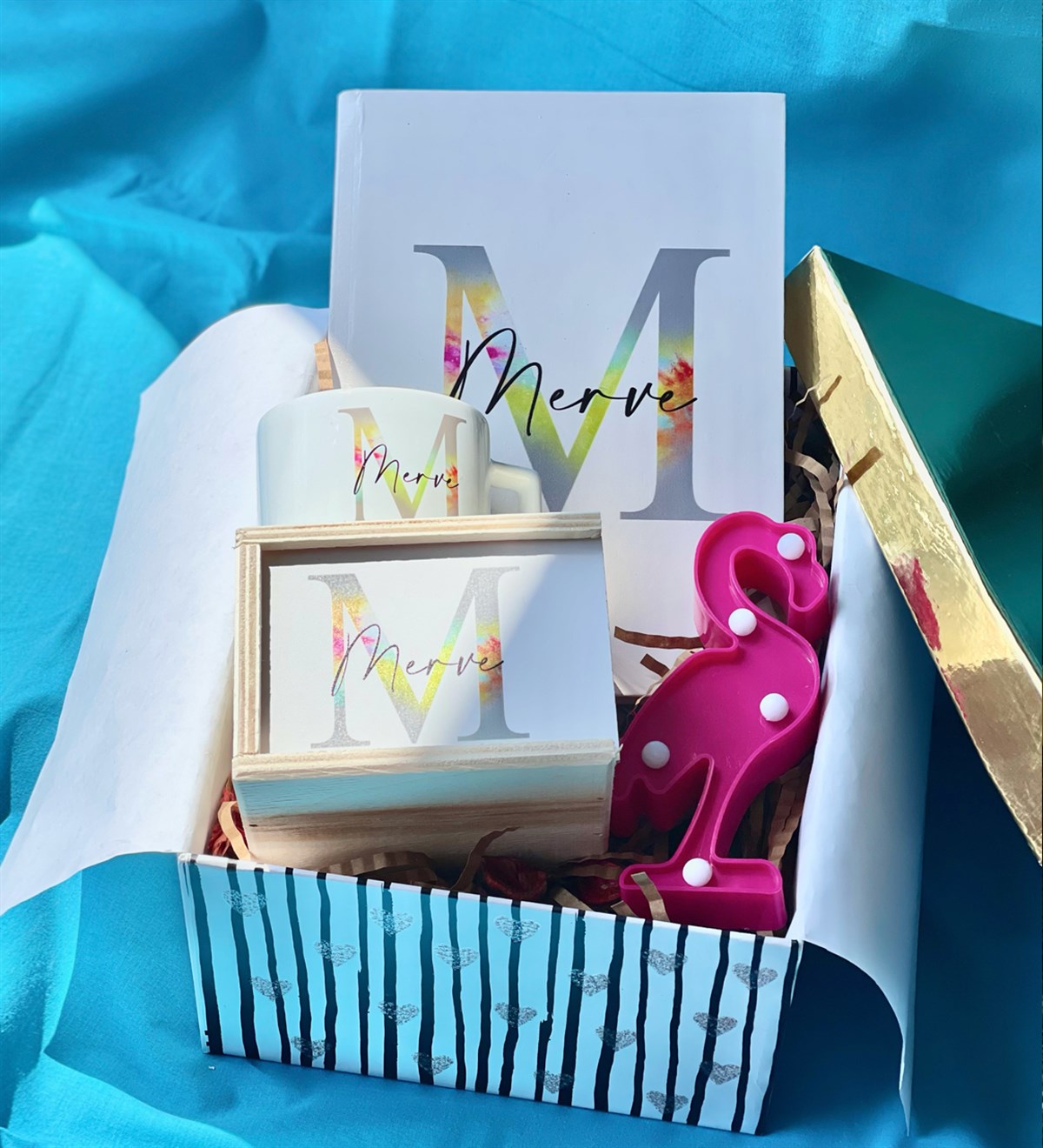 Kişiye Özel Harfli Ajanda Kupa Ve Mini Flamingo Led Işık Hediye SetigiftmodaGmhs100640