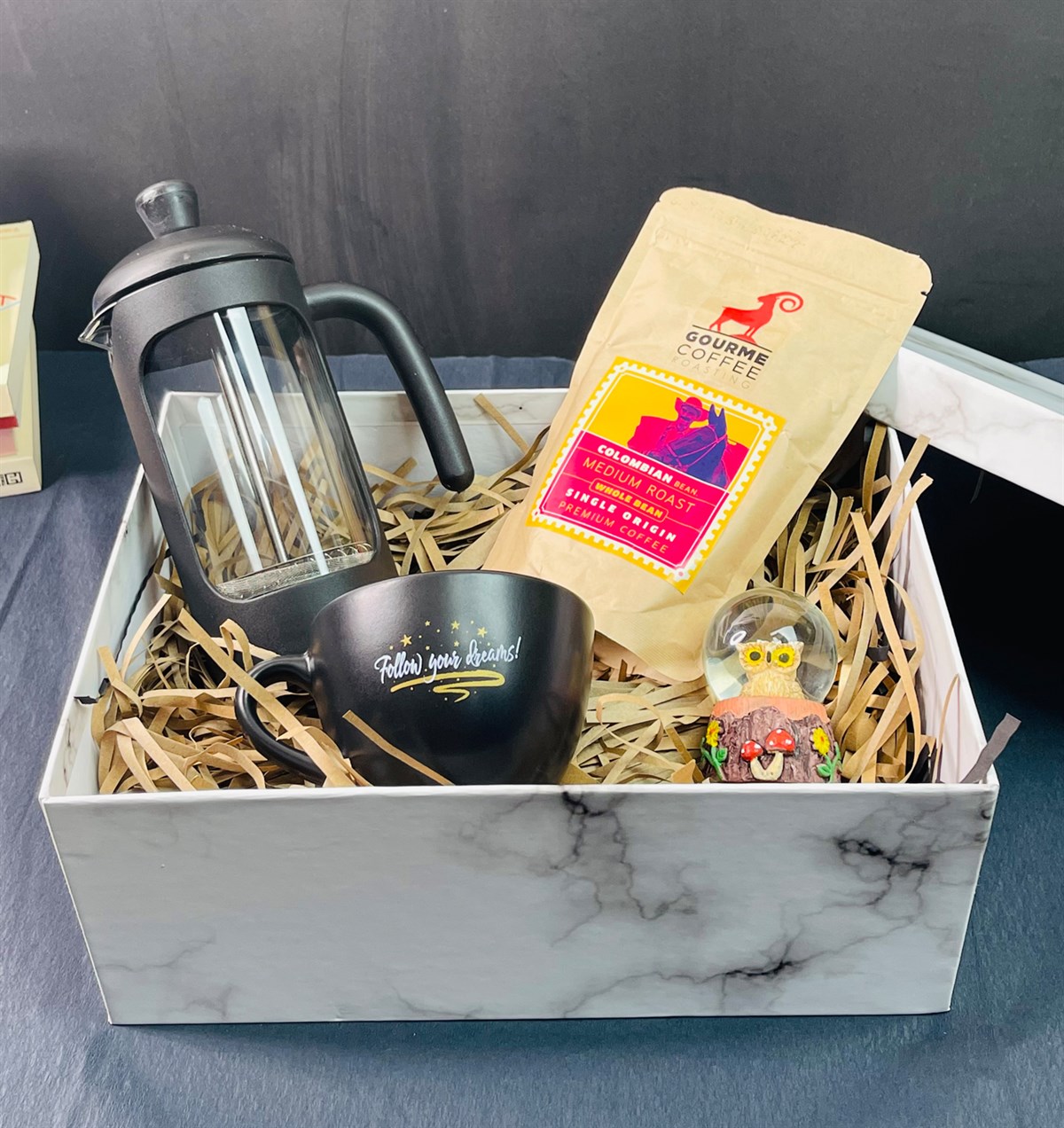 Follow Your Dreams Tasarımlı Siyah 6 Cm Kupa French Press Filtre Kahve Ve Mini Baykuş Kar Küresi giftmodaGmhs101245