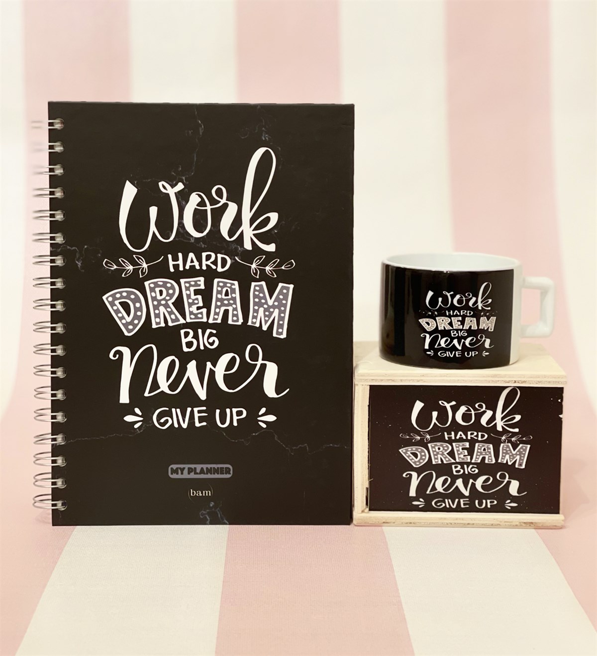 Work Hard Dream Tasarımlı Konuşan Ajanda Ve Kutulu Kupa Hediye SetiGiftmodaGmhs100487