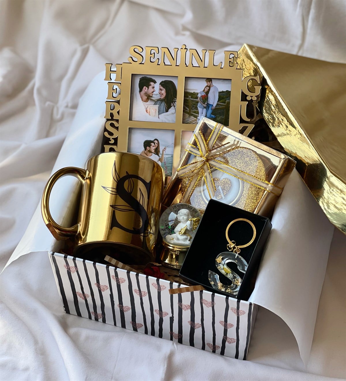 Gold Herşey Seninle Güzel Çerçeve Kupa Melek Kar Küresi Epoksi Anahtarlık Ve Mum Hediye SetigiftmodaGmhs100614