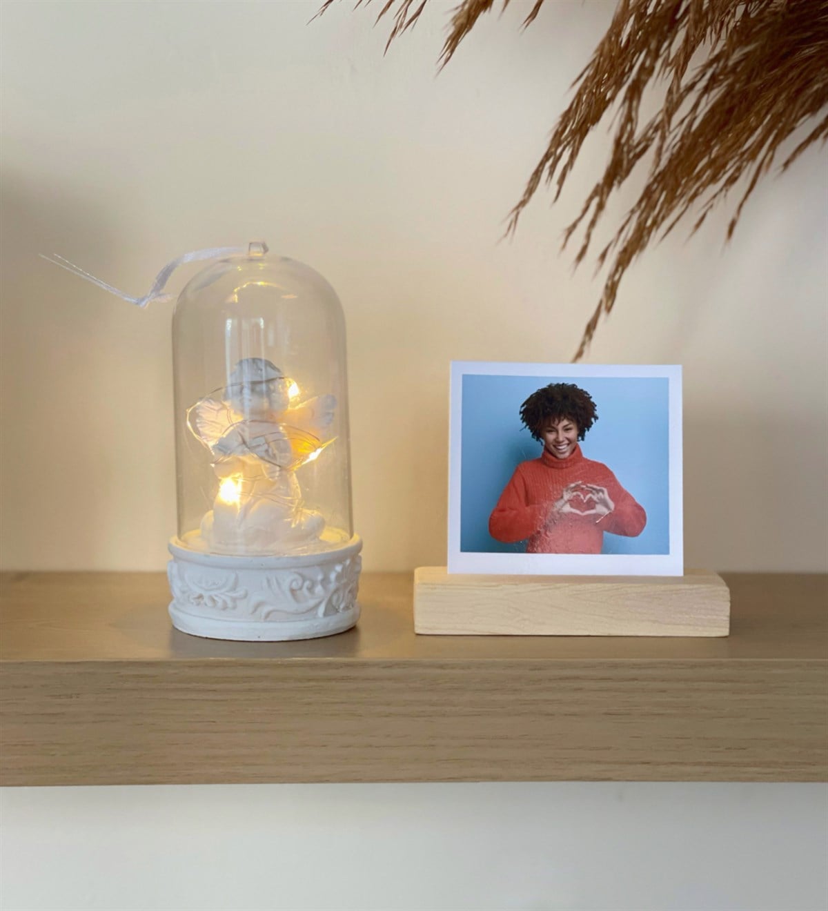 Kişiye Özel Ahşap Standlı Fotoğraf Ve Işıklı Melek Biblo Hediye SetiGiftmoda Gmhs100471