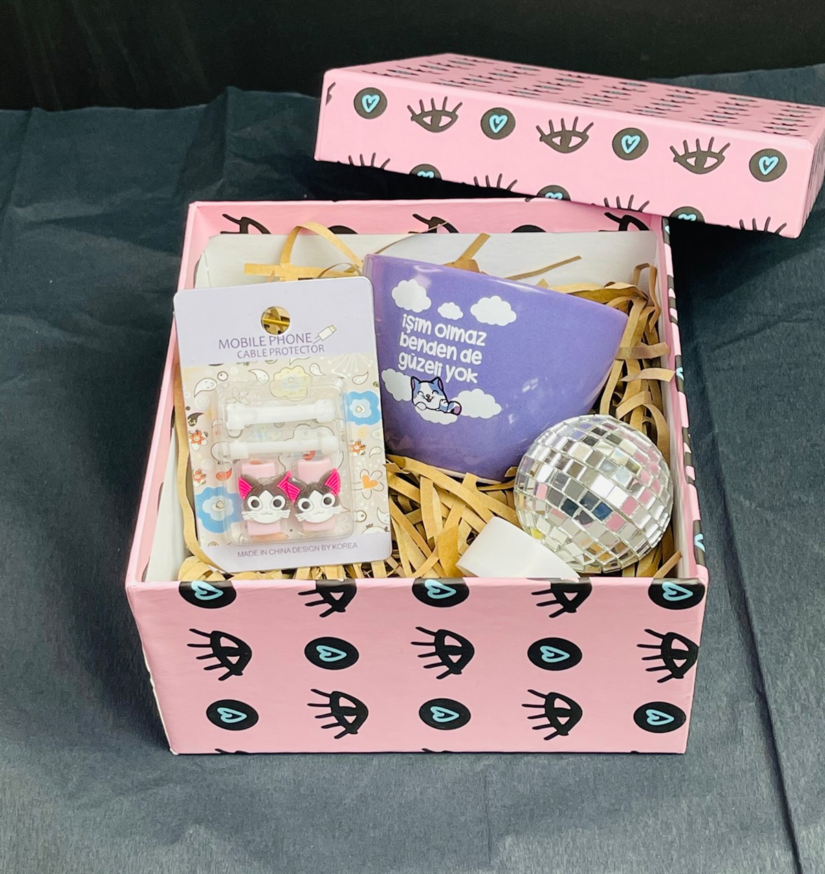 İşim Olmaz Benden De Güzeli Yok Tasarımlı 6 Cm Kupa Bardak Kablo Koruyucu Ve Mini Disko LambagiftmodaGmhs101235