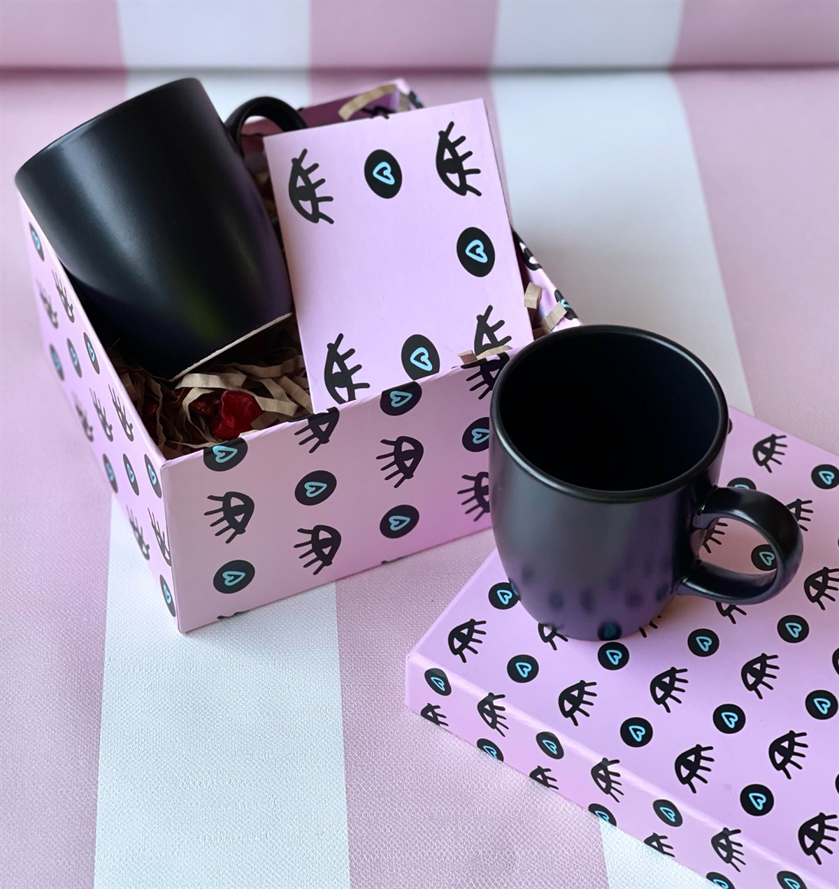 Nazar Göz Tasarımlı Mini Albüm Ve 2'li Siyah Bulut Kupa Mini Hediye SetigiftmodaGmhs100876