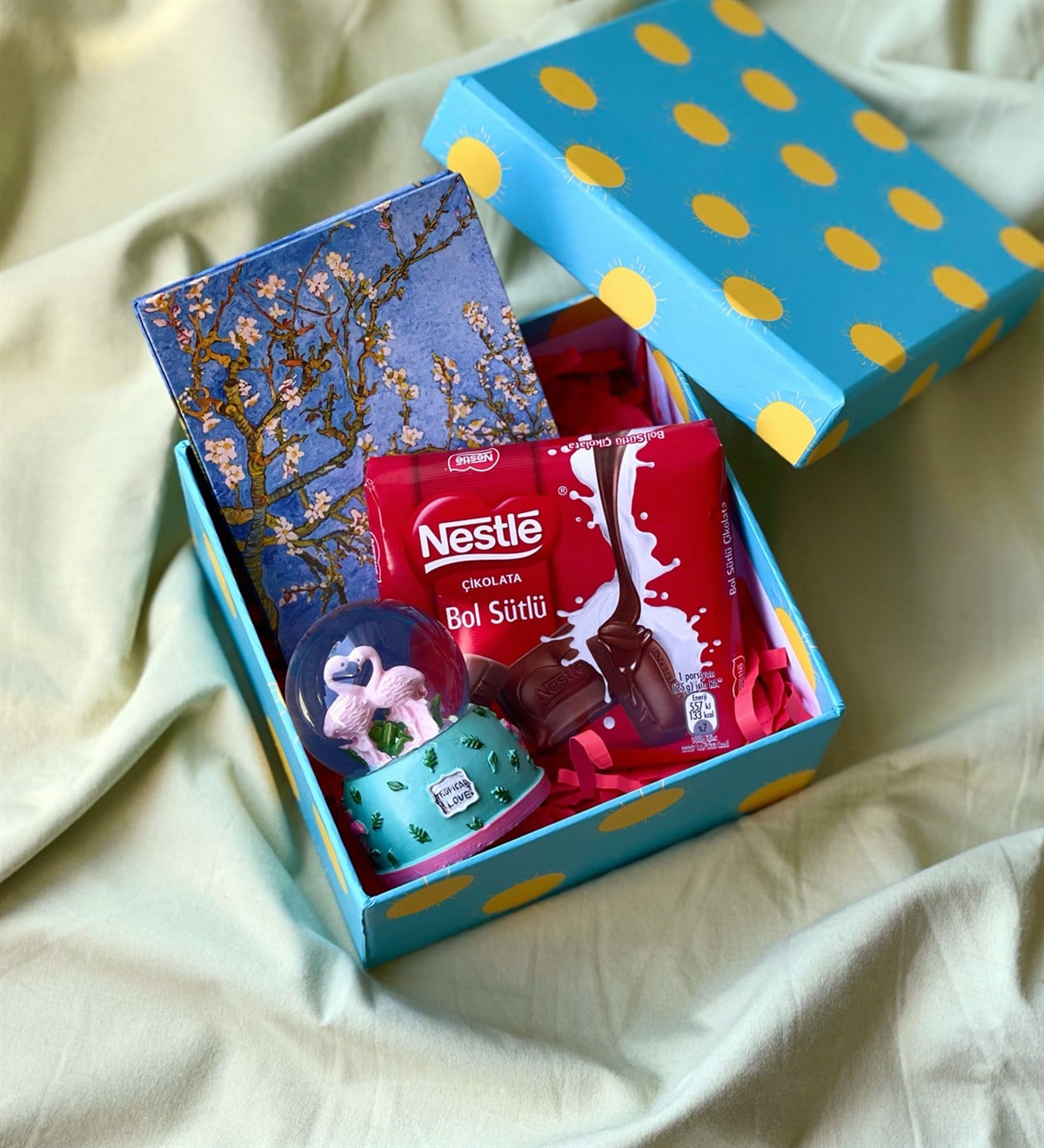 Özel Kutulu İlk Bahar Mini Albüm Çikolata Ve Mini Flamingo Kar Küresi Hediye SetiGiftmodaGmhs100734