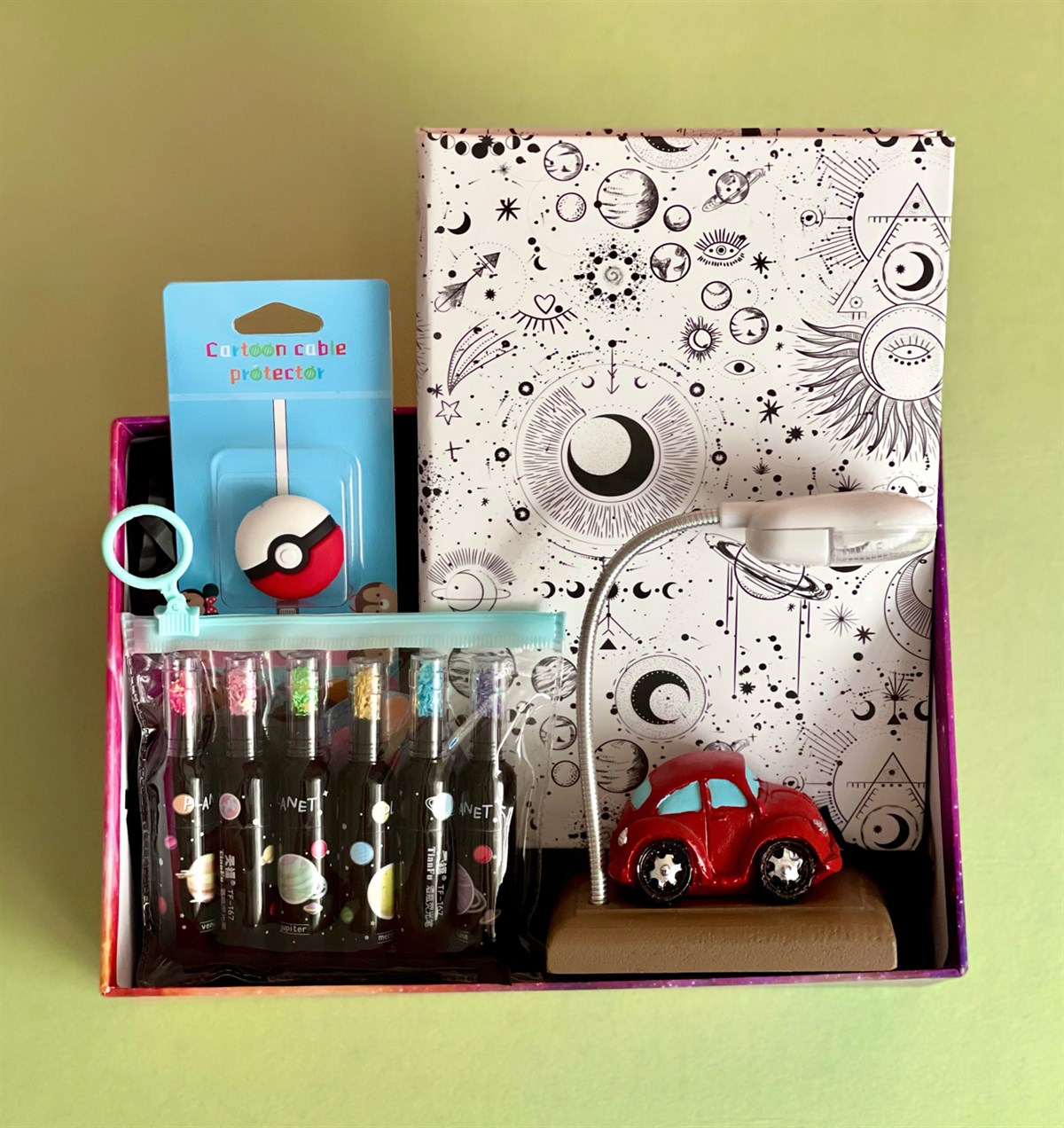 Beyaz Tarot Defter Kablo Koruyucu Mini Araba Işıklı Masa Lambası Ve Galaxy Keçeli KalemGiftmodaGmhs101143