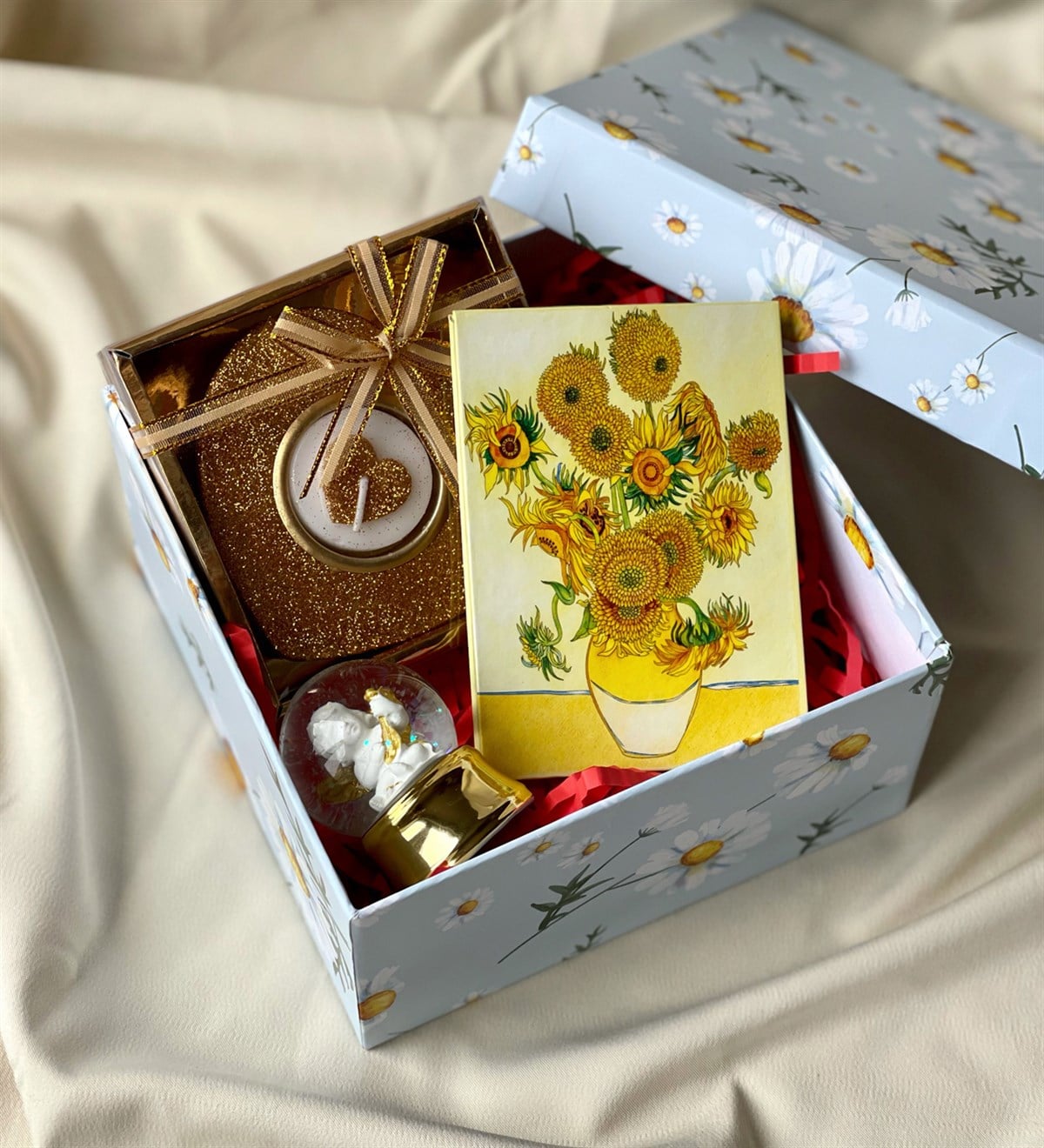 Özel Kutulu Altınyaldızlı Mini Kar Küresi Mum Ve Ayçiçek Tasarımlı Mini Albüm Hediye SetigiftmodaGmhs100656