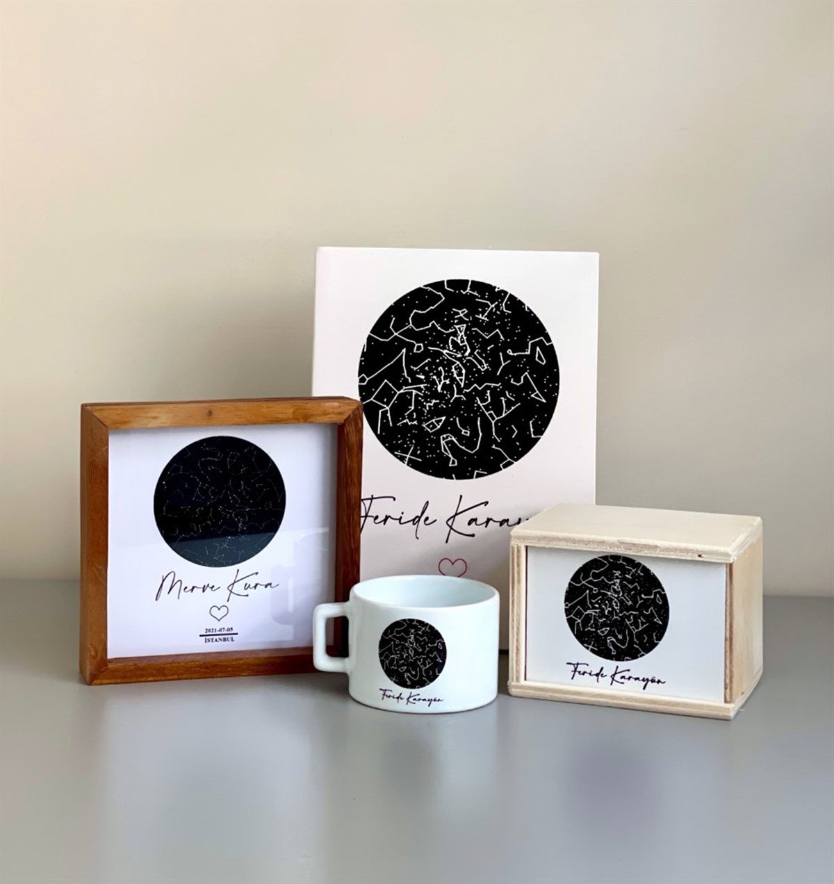 Kişiye Özel Yıldız Haritası Tasarımlı Ahşap Çerçeve Ajanda Ve Kutulu Kupa Hediye SetiGiftmodaGmhs100879