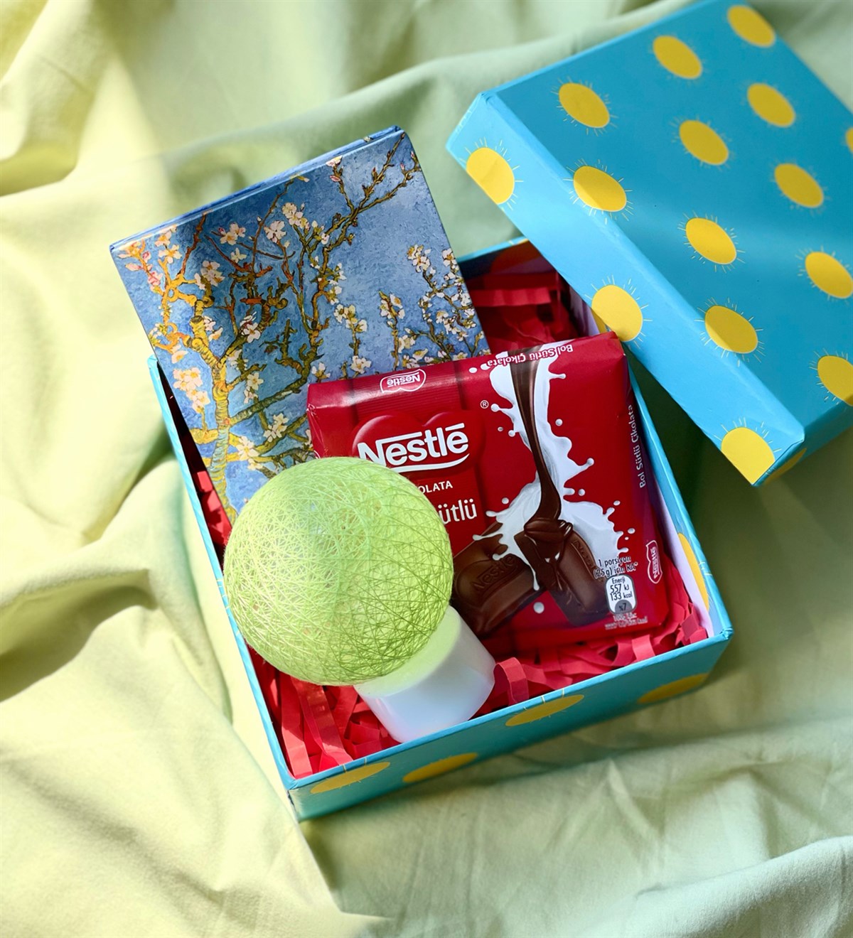 Özel Kutulu İlkbahar Mini Albüm Çikolata Ve Mini Hasır Lamba Hediye SetiGiftmodaGmhs100726