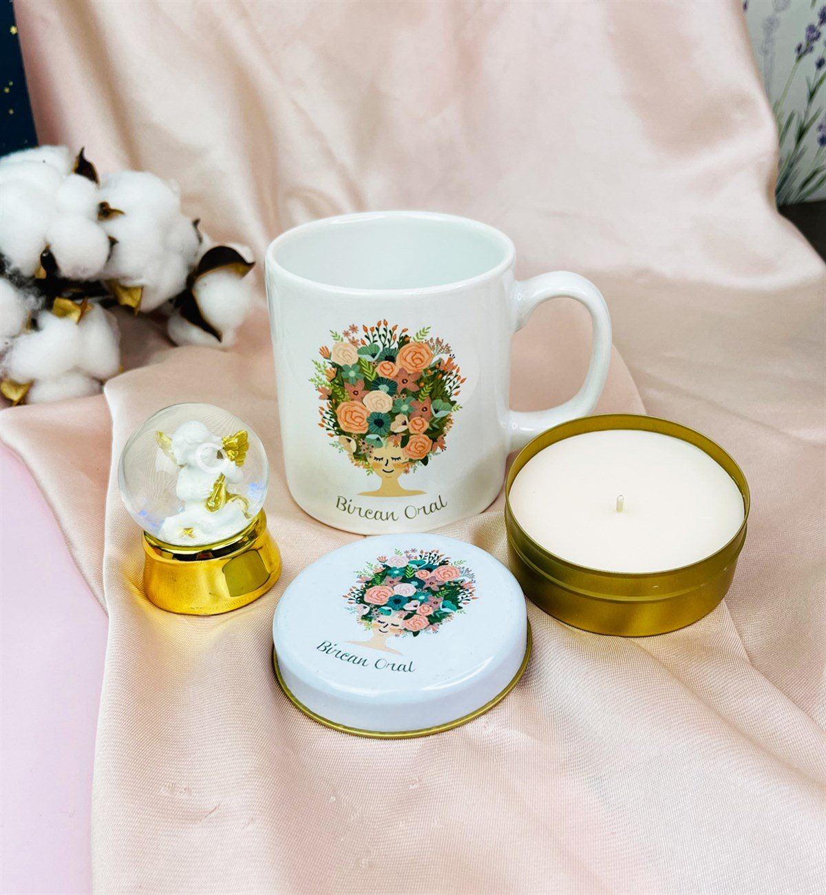 Kişiye Özel Çiçek Kadın Tasarımlı kupa Mum Ve Altınyaldızlı Kar Küresi Hediye SetigiftmodaGmhs101587