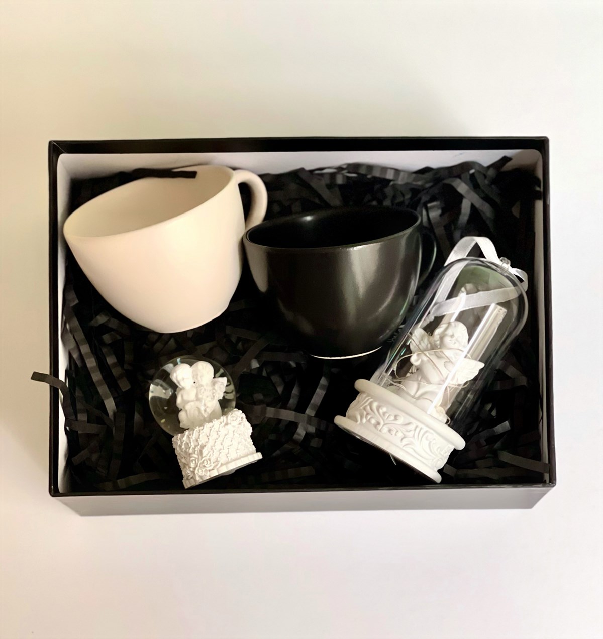 Işıklı Melek Kalp Biblo Mini Boy Melek Kar Küresi Ve 2'li Siyah Beyaz 6 Cm Kupa SetGiftmodaGmhs101130