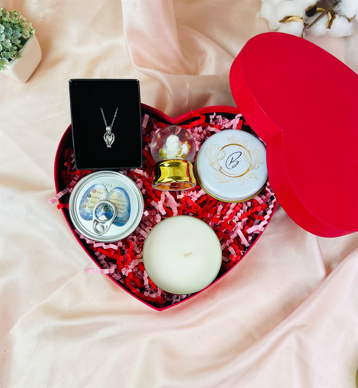 Kişiye Özel Gold Çiçek Tasarımlı Kalp Kutulu SetgiftmodaGmhs101544