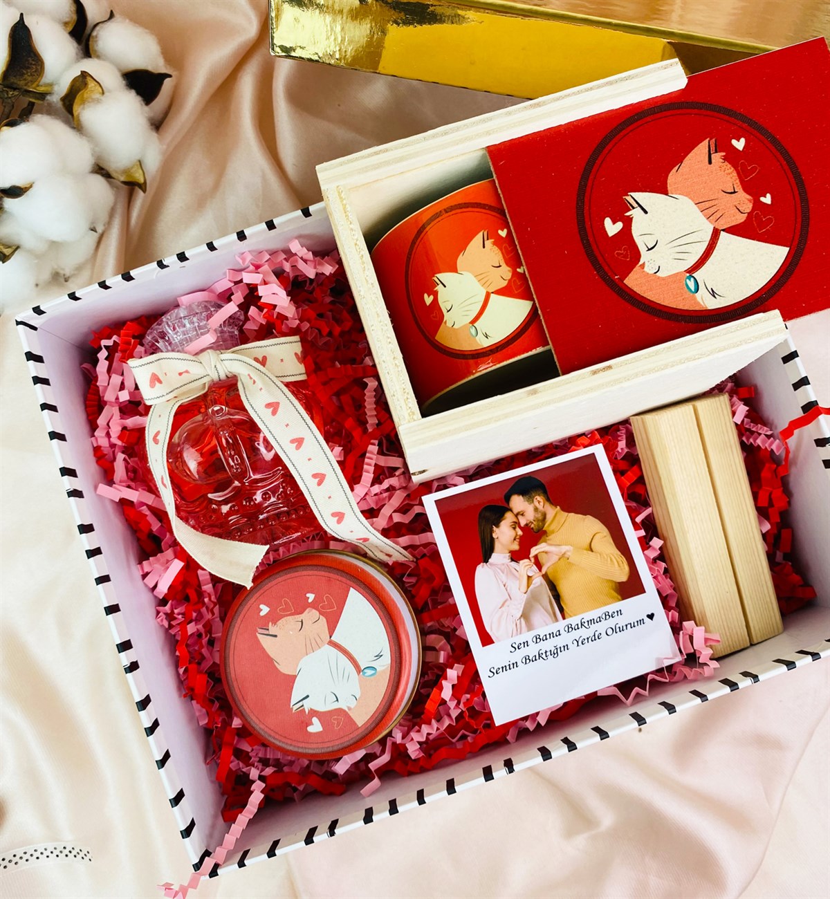 Kişiye Özel Fotoğraflı Sevimli Aşık Kediler Tasarımlı Sevgiliye Hediye SetigiftmodaGmhs101472