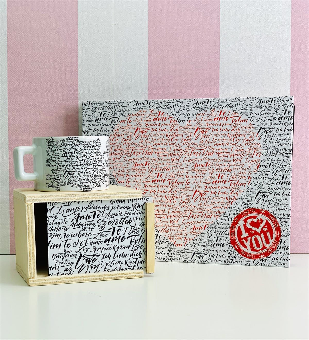 Her Dilde Seni Seviyorum Tasarımlı Kutulu Kupa Ve Albüm SetGiftmodagm-set-102