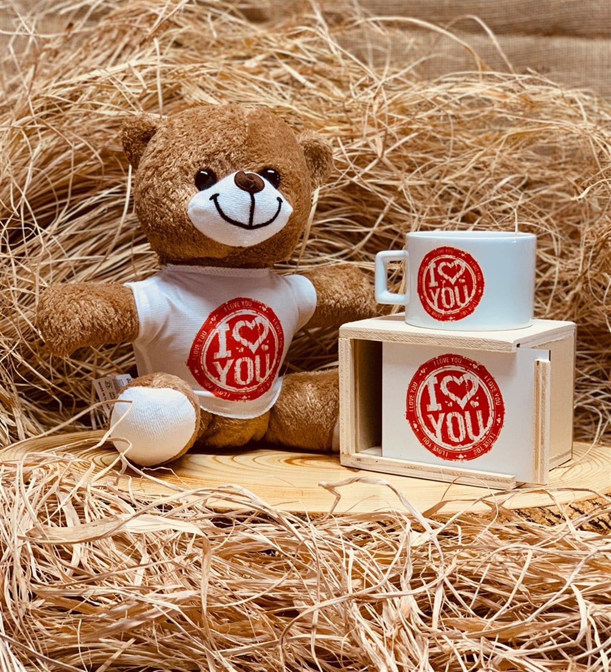 I Love You Mühürlü Tasarımlı Peluş Ayıcık Ve Ahşap Kutulu Kupa Sevgiliye Hediye Seti