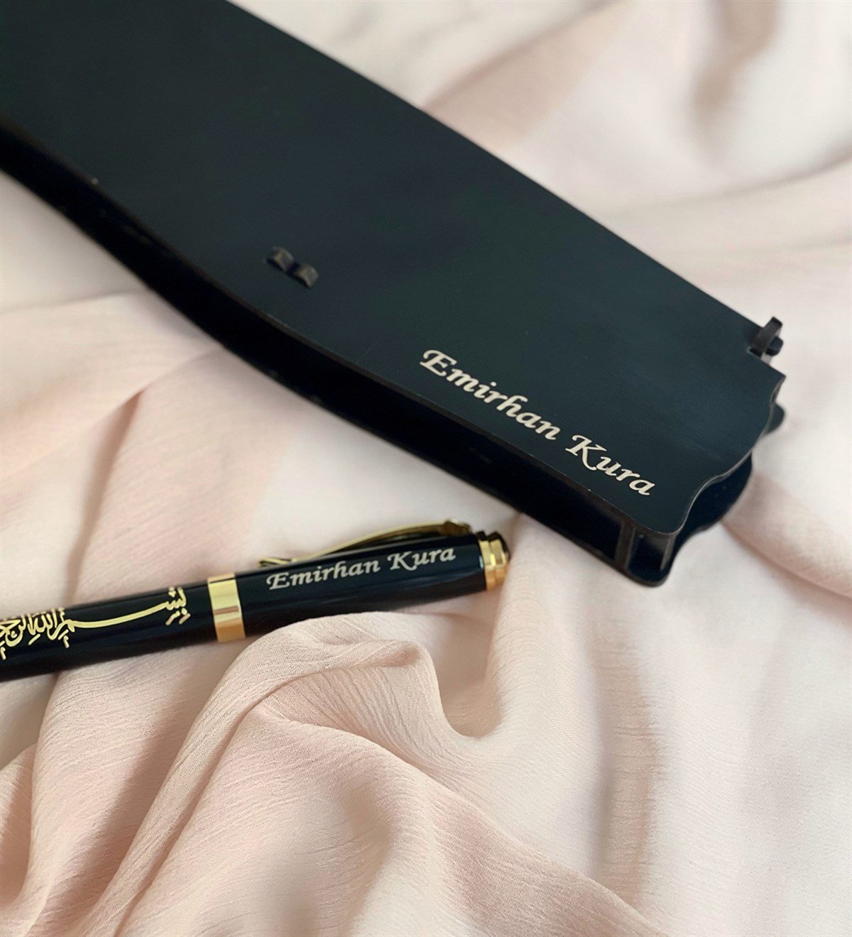  Kişiye Özel Özel Ahşap Kutulu Kabartmalı Altın Yaldızlı Roller Kalem SiyahGiftmodaGmkm100006