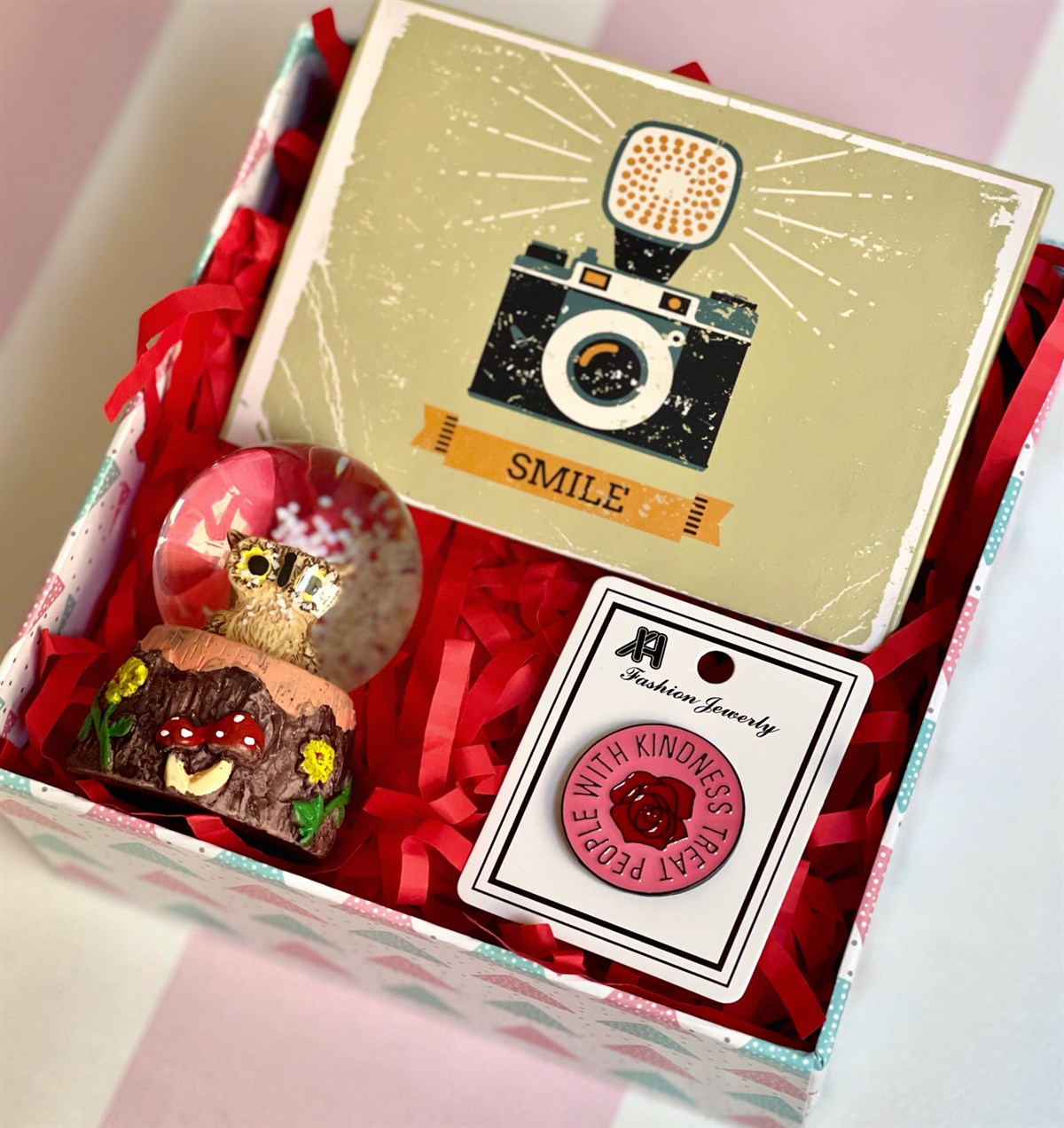 Mini Kar Küresi Rozet ve Smile Mini Fotoğraf Albümü Hediye SetiGiftmodaGmhs101108