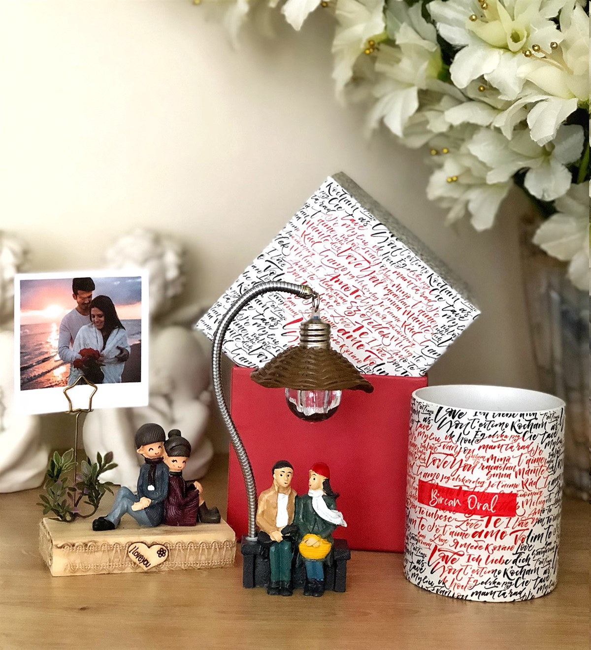 Kişiye Özel 100 Dilde Kupa Işıklı Sevgili Biblosu ve Sevgili Fotoğraf StandıGiftmodakutulu-kupa-gm-4028-gm-1018