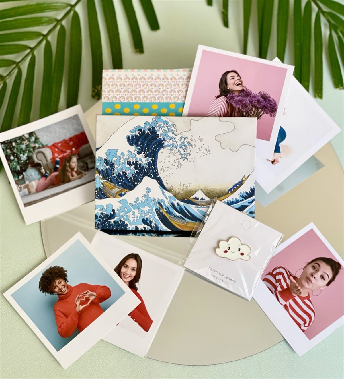 Kişiye Özel 6 Fotoğraflı Dalga Mini Albüm Ve Rozet SetGiftmodaGmhs100294