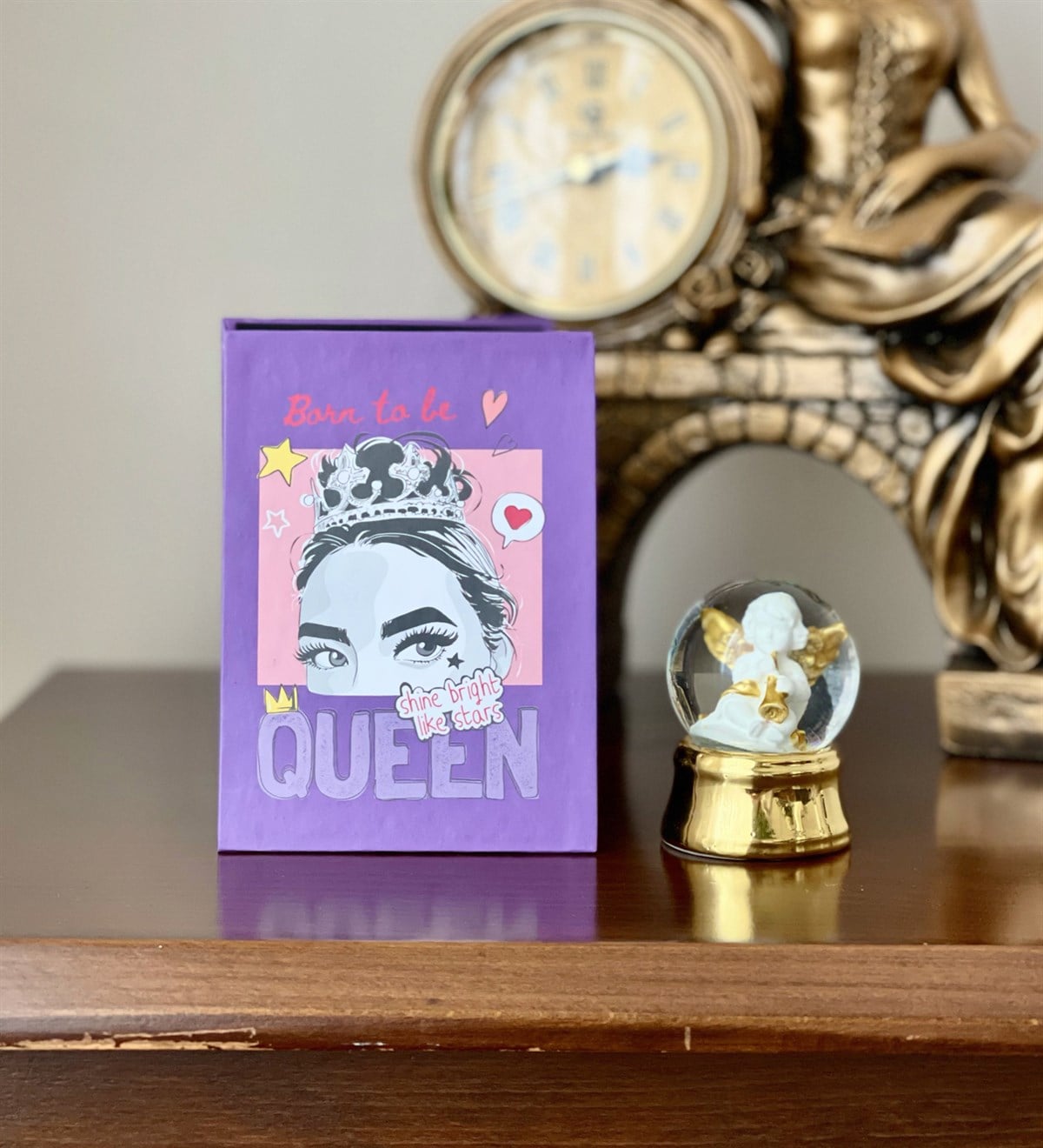 Kişiye Özel 6 Fotoğraflı Pink Queen Tasarımlı Mini Albüm Ve Altınyaldzlı Mini Kar Küresi SetGiftmodaGmhs100061
