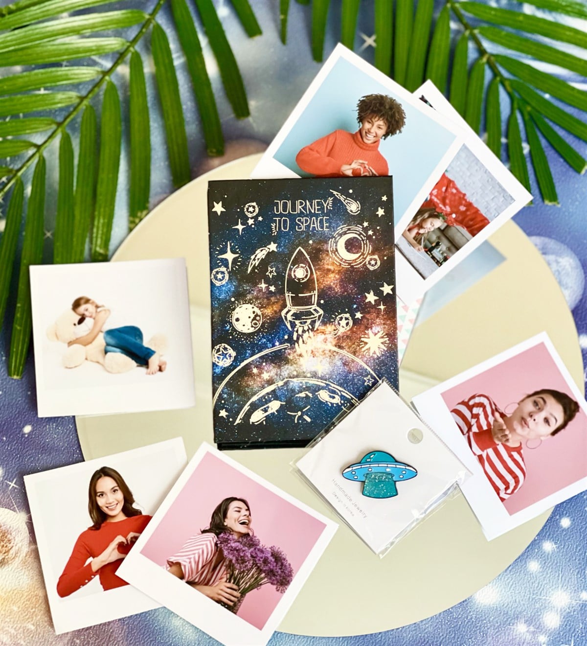 Kişiye Özel 6 Fotoğraflı Space Roket Mini Albüm Ve Rozet SetGiftmodaGmhs100300