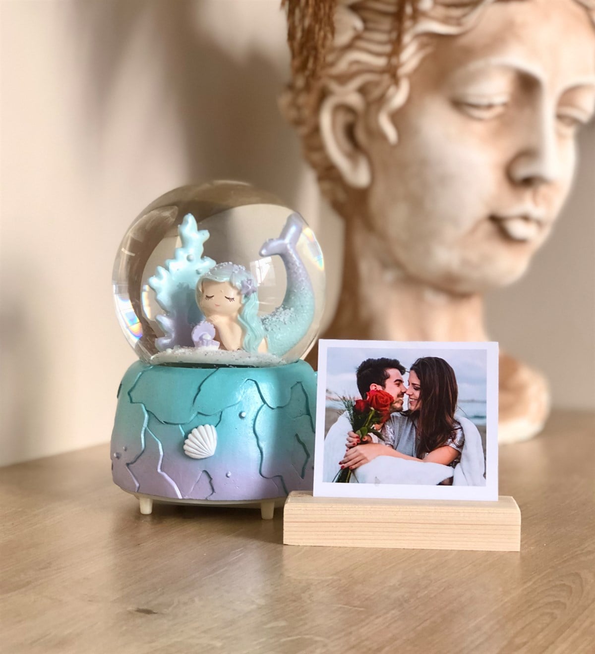 Kişiye Özel ahşap Fotoğraf Tutucu Ve Deniz Kızı Kar Küresi SetGiftmodaKO-Foto-GM-2505AB-Set
