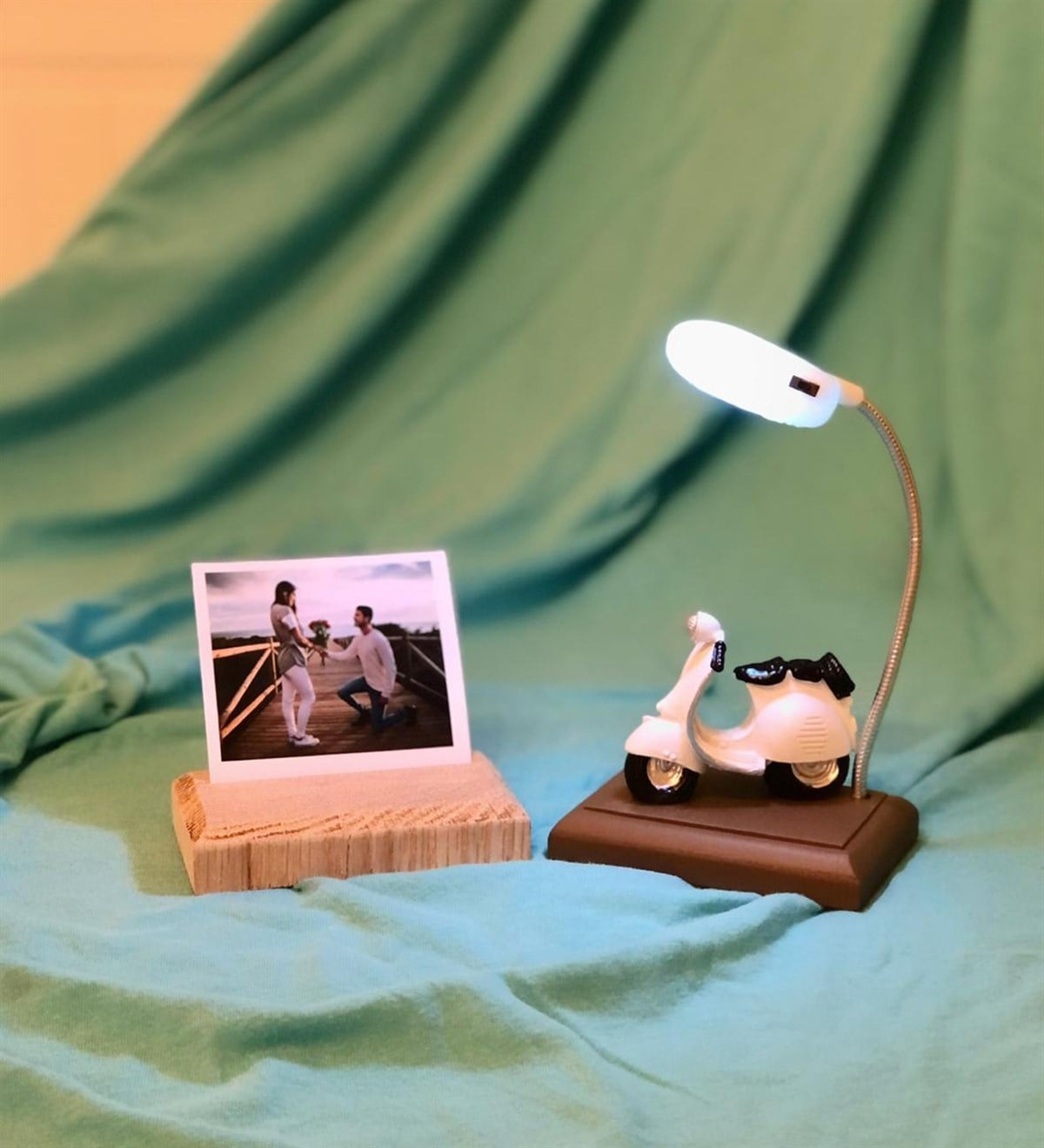 Kişiye Özel Ahşap Fotoğraf Tutucu Ve Mini Motorsiklet Masa Lambası SetGiftmodaGmhs100037