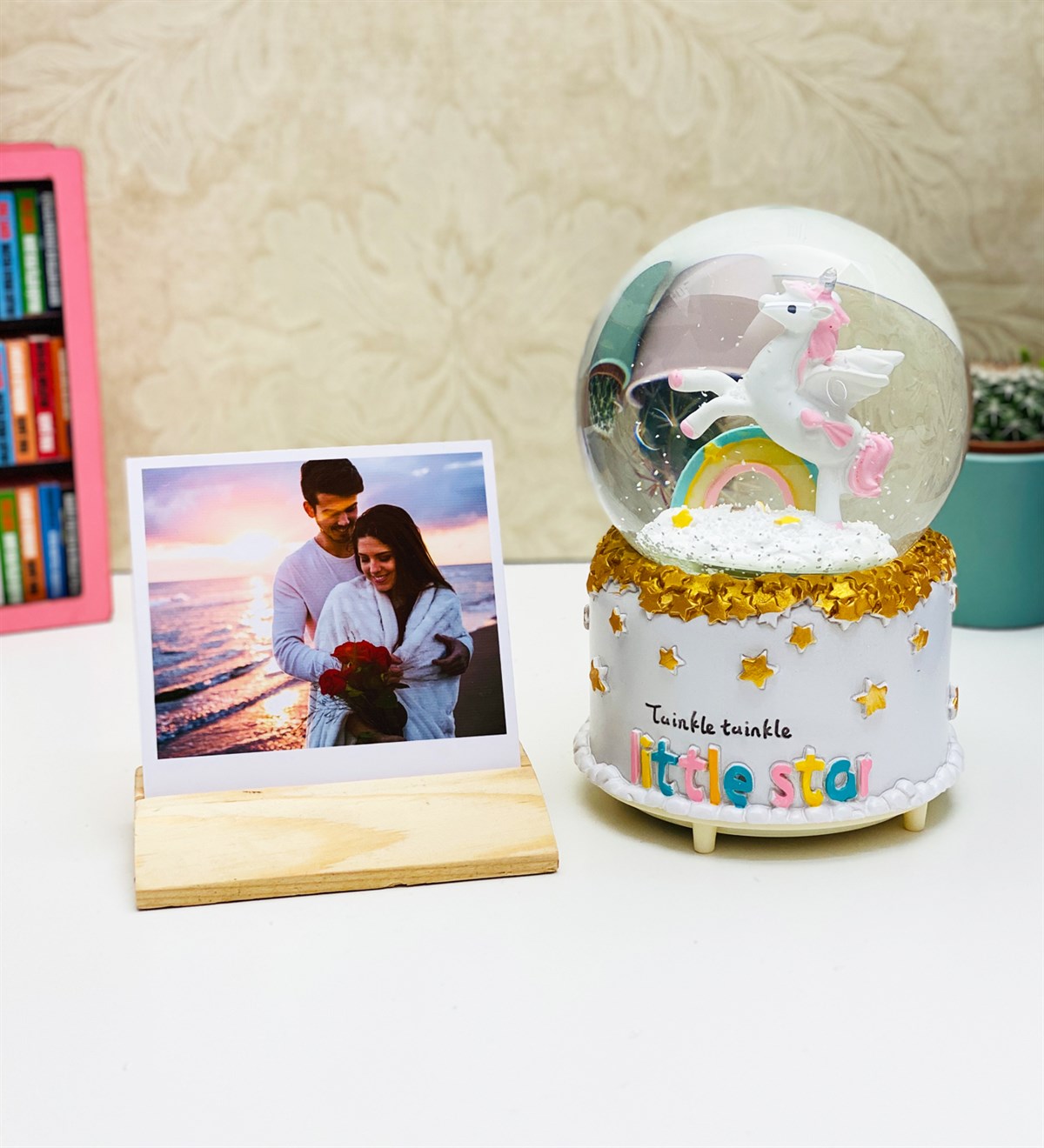 Kişiye Özel Ahşap Fotoğraf Tutucu Ve Unicorn Kar KüresiGiftmoda Ko-Foto-GM-1197-Gökkuşağı-Set 