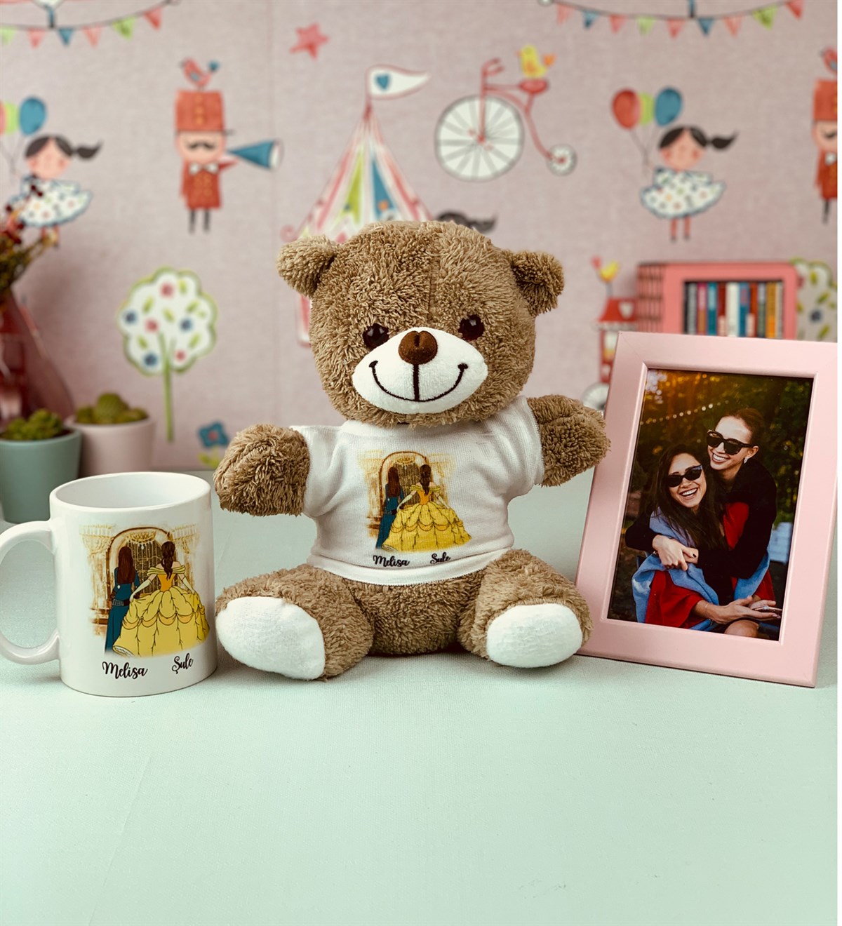 Kişiye Özel Best Friend Kupa Ayıcık Ve Fotoğraf ÇerçevesiGiftmodaBest-Friend-Kupa-Ayıcık-Ve-Fotoğraf-Çerçevesi-1