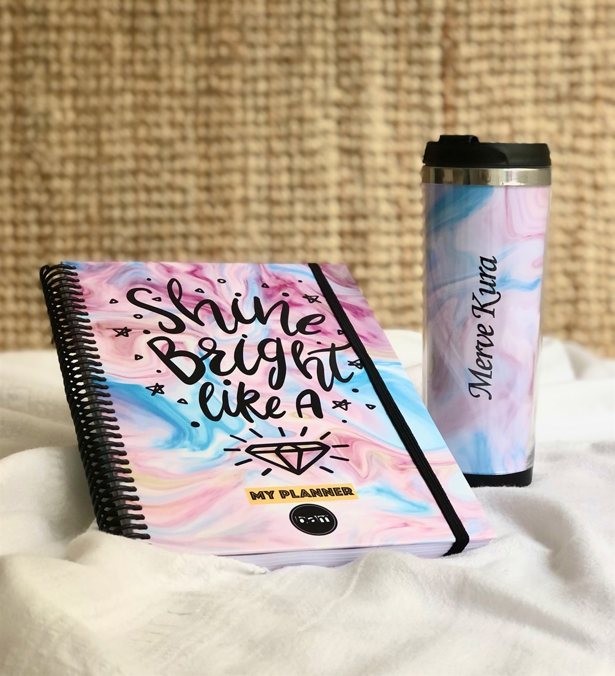 Kişiye Özel Elmas Motto Tasarımlı Mug Bardak Ve Tarihsiz Haftalık Planlayıcı Giftmoda Elmas-Motto-Mug-Defter-Ko