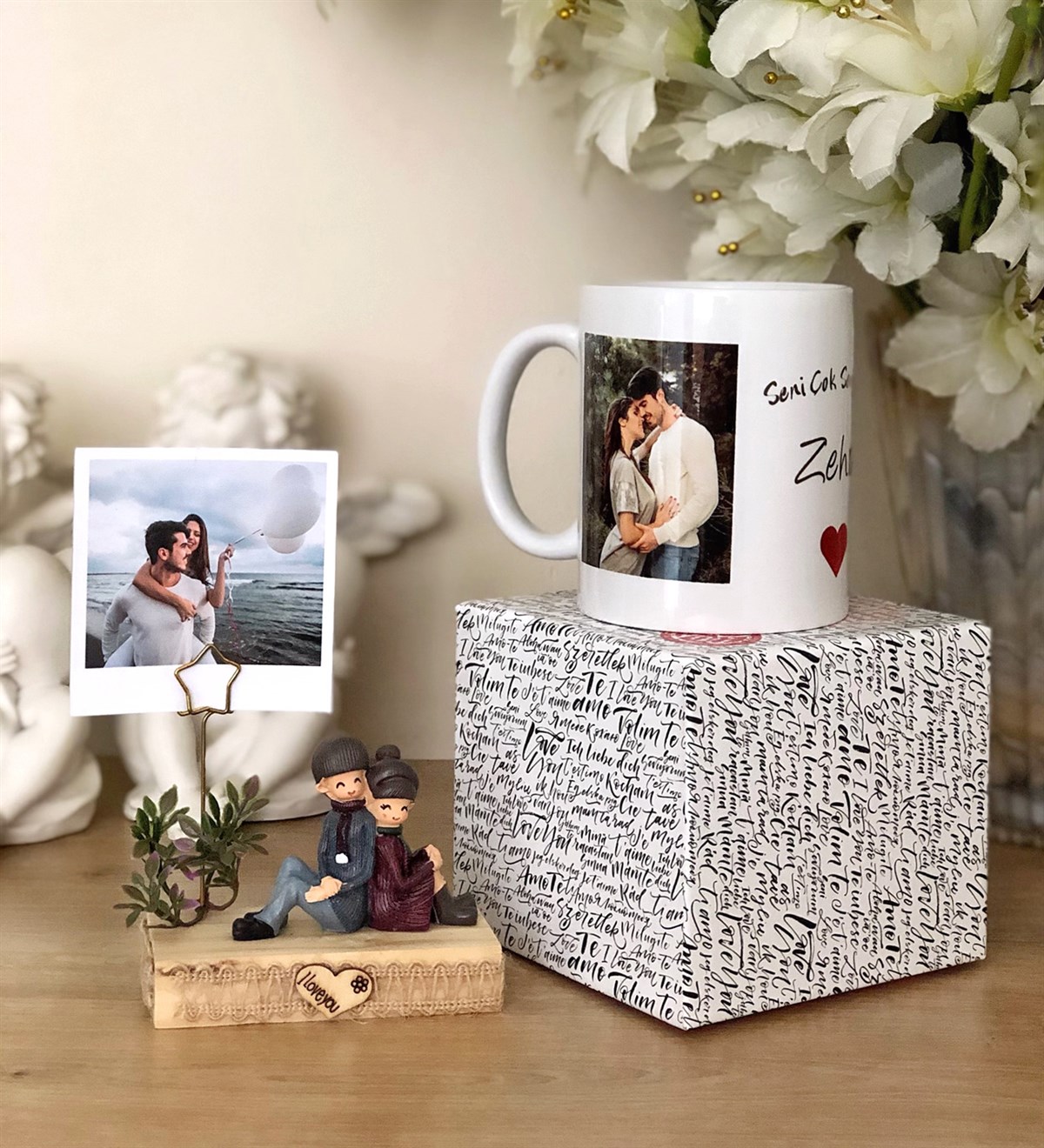 Kişiye Özel Fotoğraflı Seni Seviyorum Mesajlı Hediye Kutulu Kupa ve Fotoğraf Standı Sevgiliye Hediye SetiGiftmodayazılı-kupa-2-foto-gm-4028