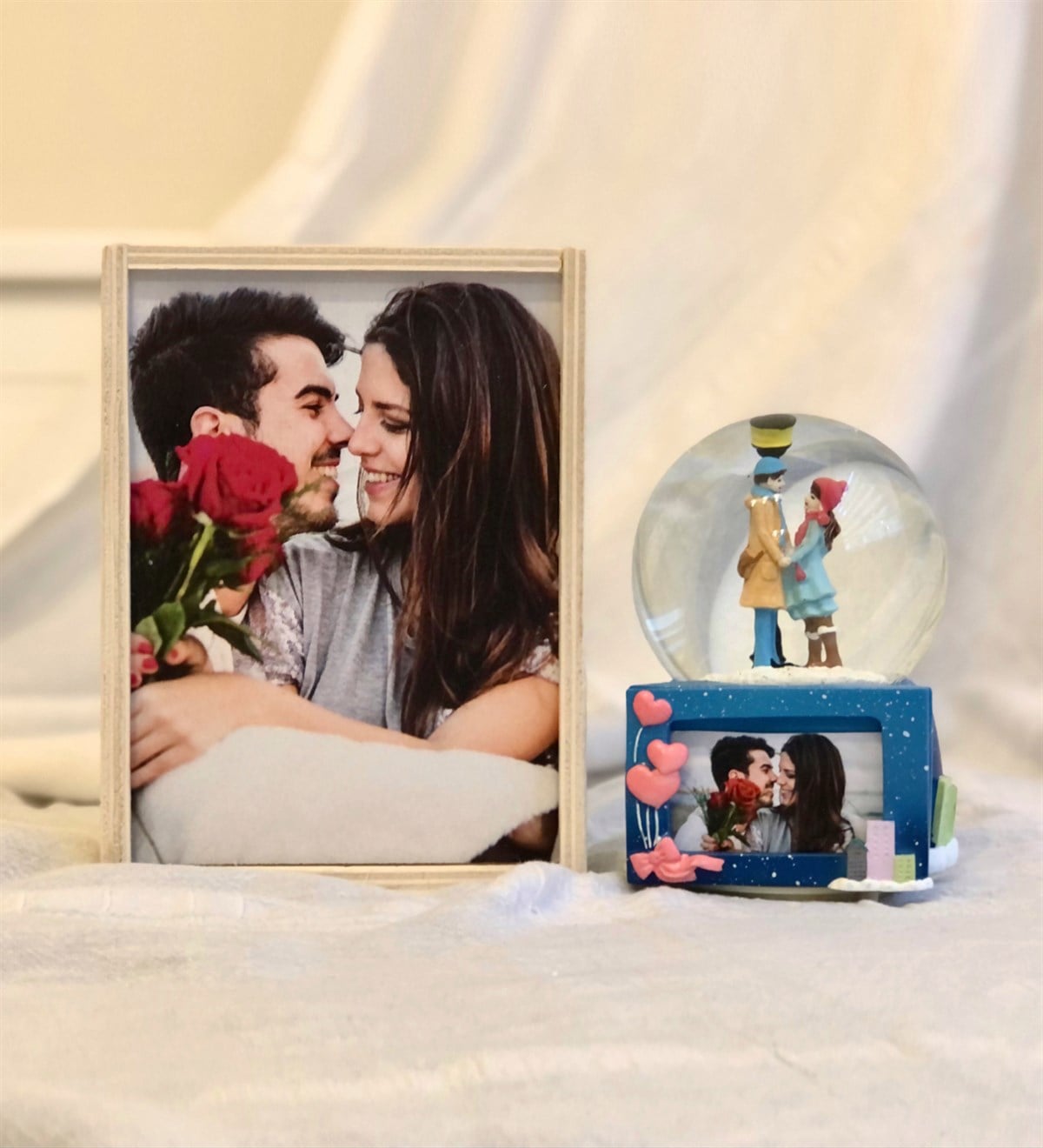 Kişiye Özel Fotoraflı Ahşap Kutusu Ve Fotoğraf Çerçeveli Kar KüresiGiftmodagm-1302-ak-ko