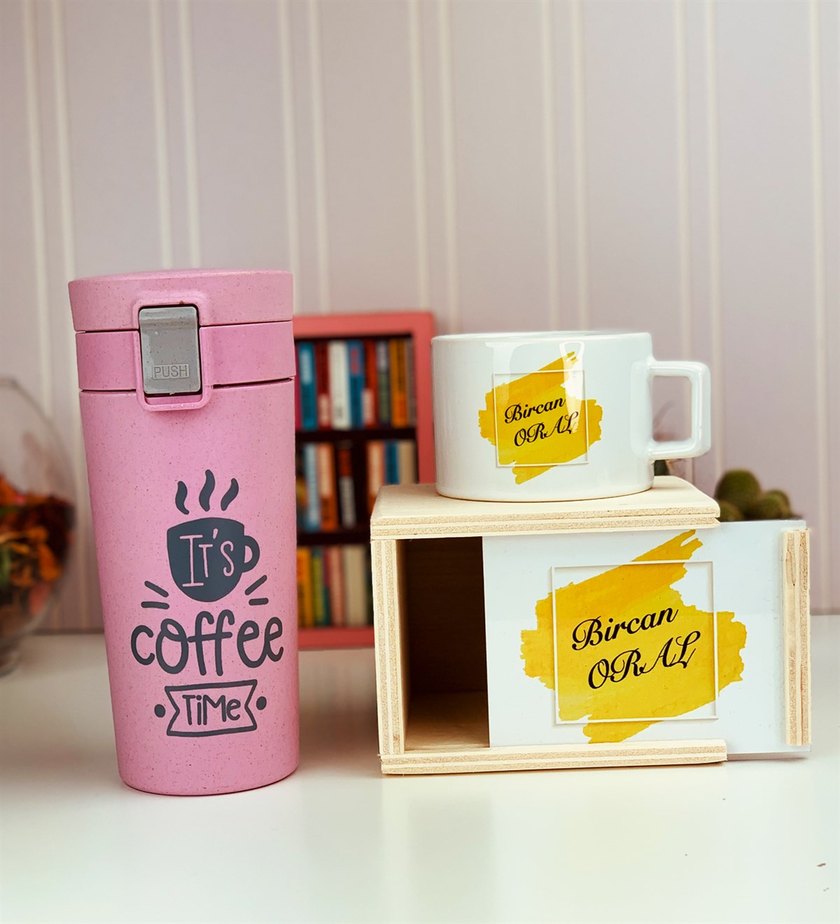 Kişiye Özel Kutulu Kupa Ve Coffee Time Pembe Cam KupaGiftmodaCoffee-Pembe-Cam-Kupa-Kutulu-Kupa