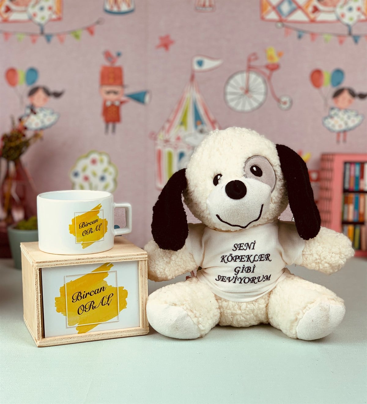 Kişiye Özel kutulu Kupa Ve Seni Köpekler Gibi Seviyorum Peluş KöpekGiftmodaKöpekler-Gibi-Seviyorum-Peluş-Köpek-Kutulu-Kupa