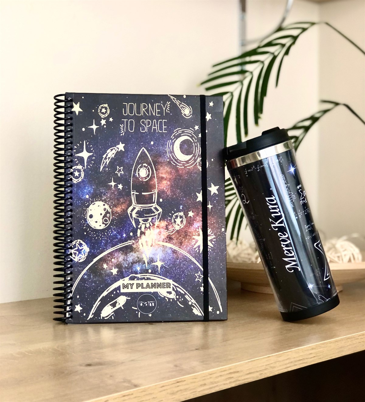 Kişiye Özel Space Roket Tasarımlı Mug Bardak Ve Tarihsiz Haftalık PlanlayıcıGiftmodaSpace-Roket-Mug-Defter-Ko