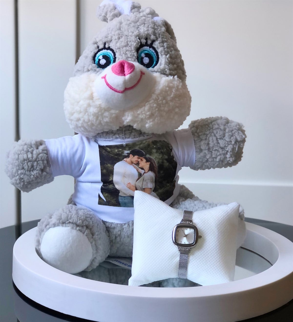 Kişiye Özel Tavşancık Ve Pırlantalı Hasır Kordonlu SaatGiftmodaKo-Pelus-Pırlanta-Kordon