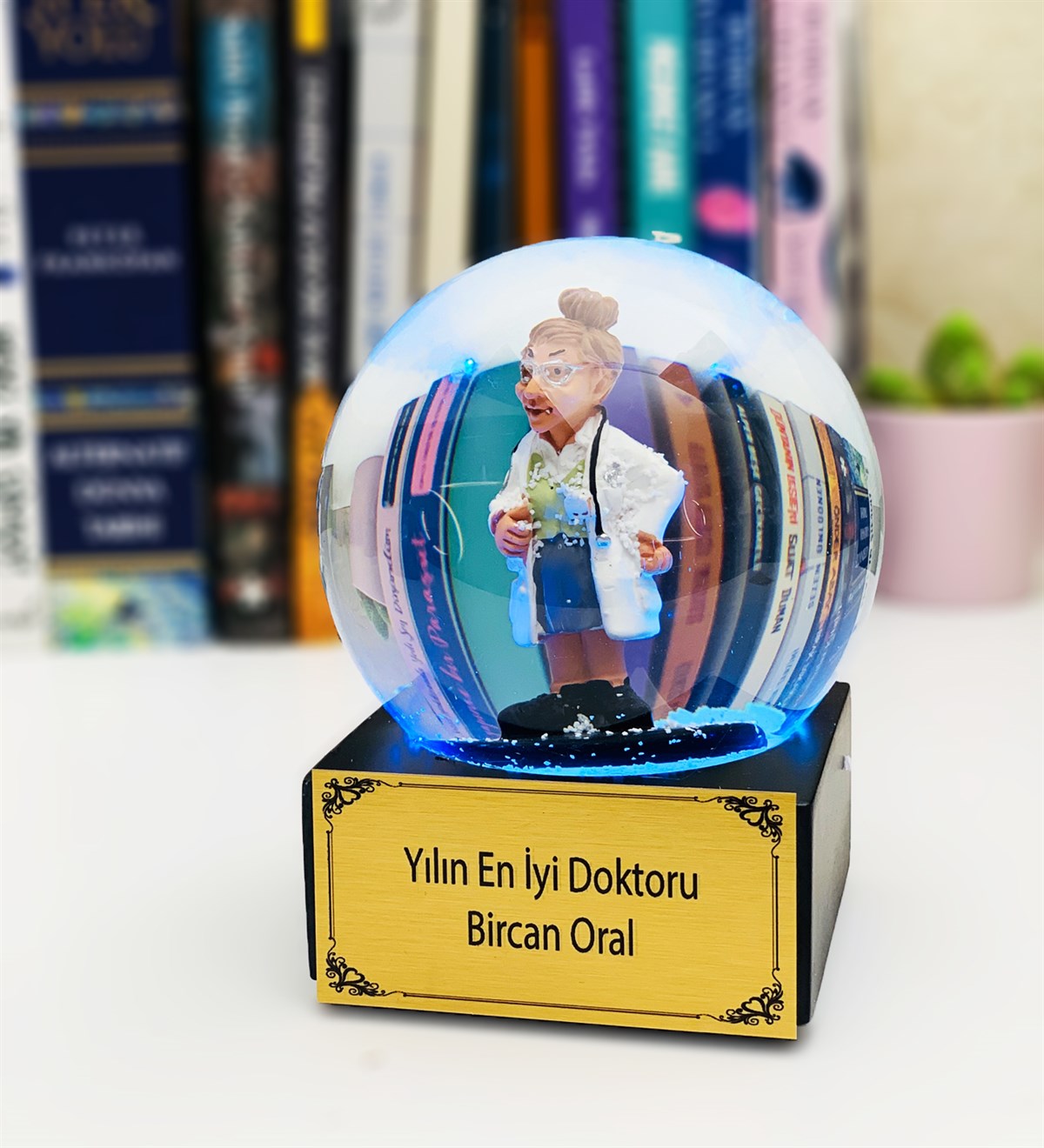 Kişiye Özel Yılın En İyi Doktoru Işıklı Kar KüresiGiftmodaWG-019-K-Özel