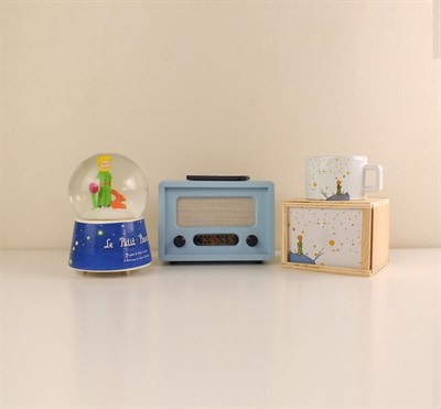 Küçük Prens Kar Küresi ve Nostaljik Ahşap Mavi Radyo Seti