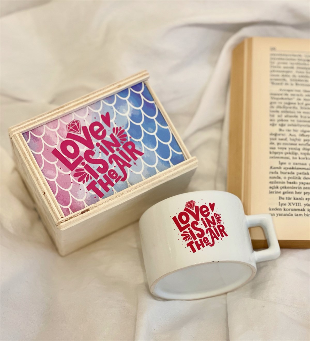 Havada Aşk Var Tasarımlı Kutulu KupaGiftmodaGmkp100133