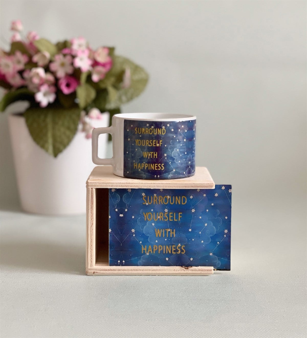 Surround Yourself Tasarımlı Kutulu KupaGiftmodaGmkp100162