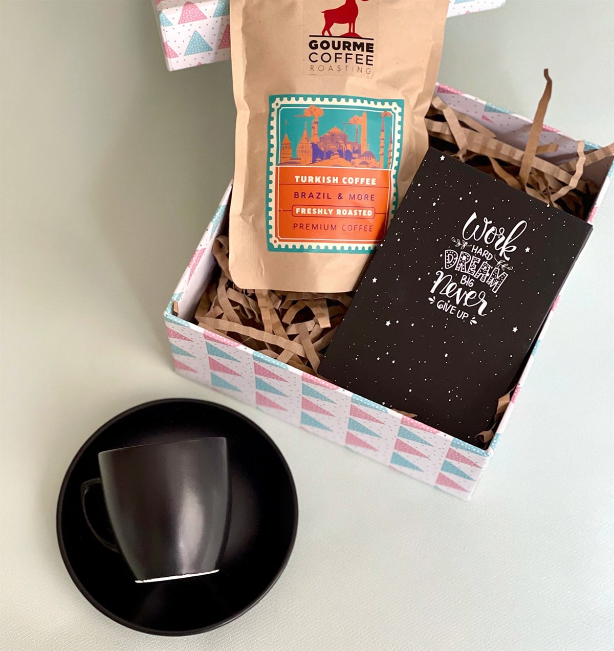 Türk Kahvesi Fincanı Work Hard Dream Mini Fotoğraf Albümü ve Türk Kahvesi Mini Hediye Seti GiftmodaGmhs100982