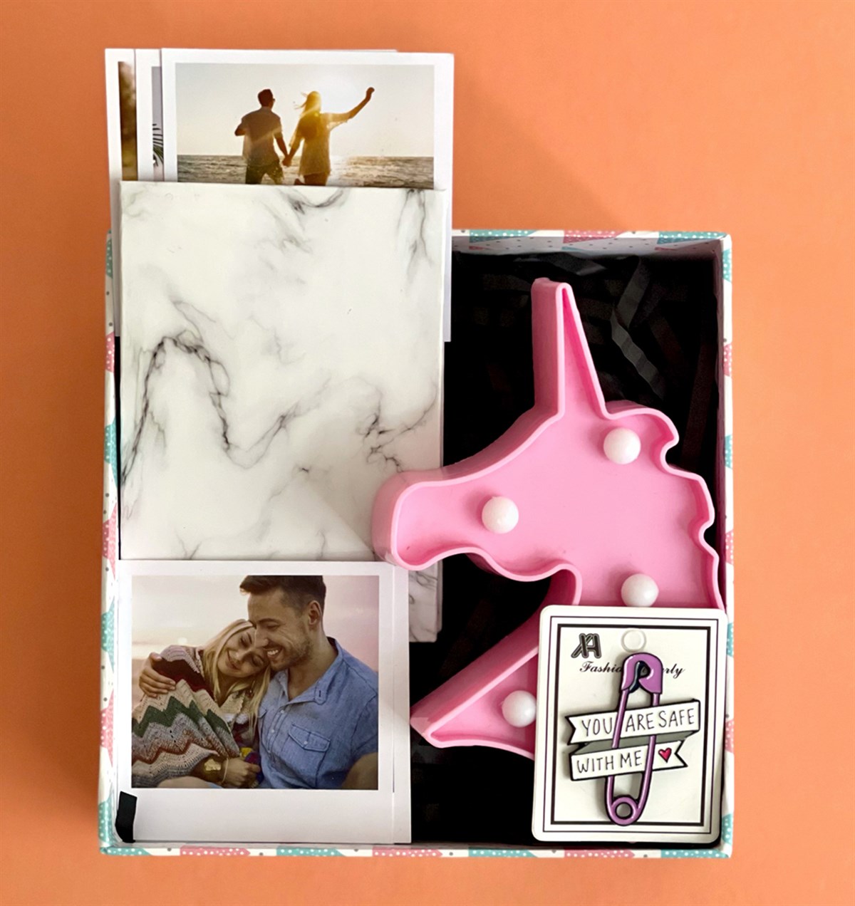 Kişiye Özel Fotoğraflı Unicorn Led Lamba Rozet ve Beyaz Mermer Mini Fotoğraf Albümü Hediye SetiGiftmodaGmhs101023