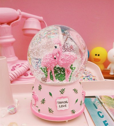 Pembe Flamingo Kar Küresi