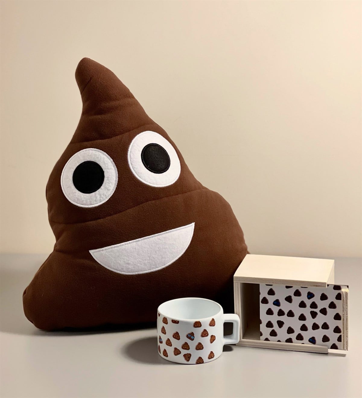 Poo Tasarımlı Yastık Ve Kutulu Kupa SetGiftmodaGmhs100119