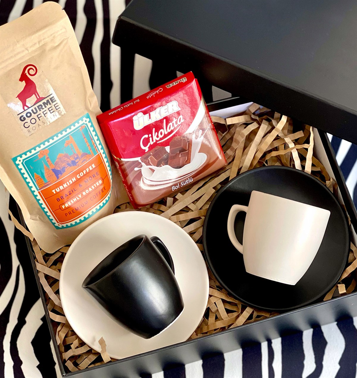 Özel Kutusunda 2'li Türk Kahvesi Fincanı Çikolata ve Türk Kahvesi SetiGiftmodaGmhs100966