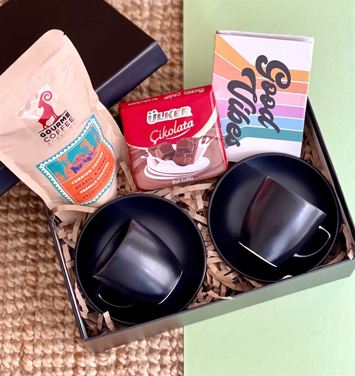 Özel Kutusunda 2'li Türk Kahvesi Fincanı Good Vibes Mini Fotoğraf Albümü Çikolata ve Türk Kahvesi GiftmodaGmhs100990