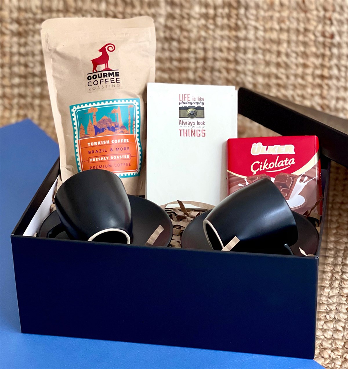 Özel Kutusunda 2'li Türk Kahvesi Fincanı Life Is Like Mini Fotoğraf Albümü Çikolata ve Türk Kahvesi GiftmodaGmhs100992