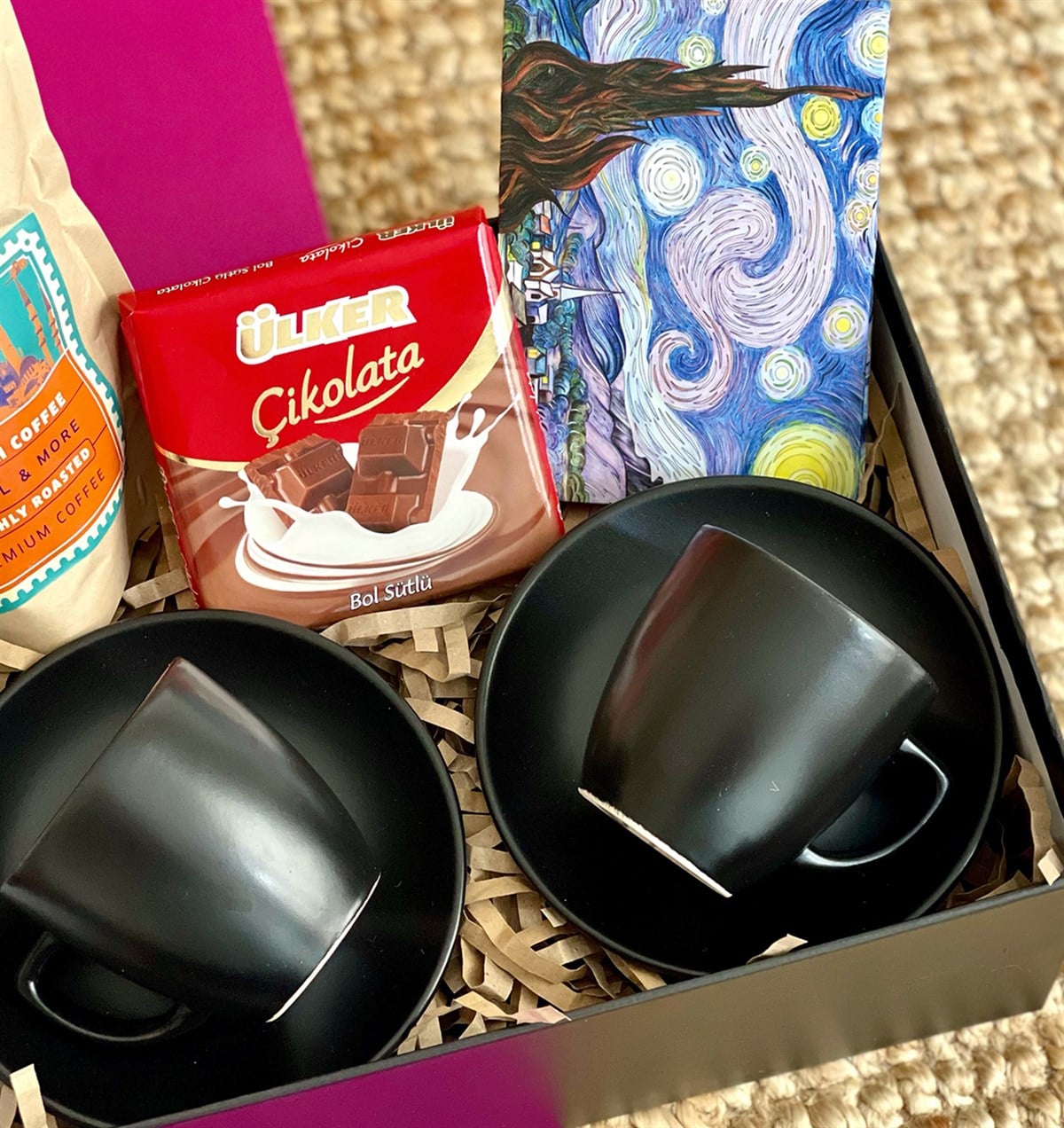 Özel Kutusunda 2'li Türk Kahvesi Fincanı Van Gogh Mini Fotoğraf Albümü Çikolata ve Türk Kahvesi GiftmodaGmhs100997