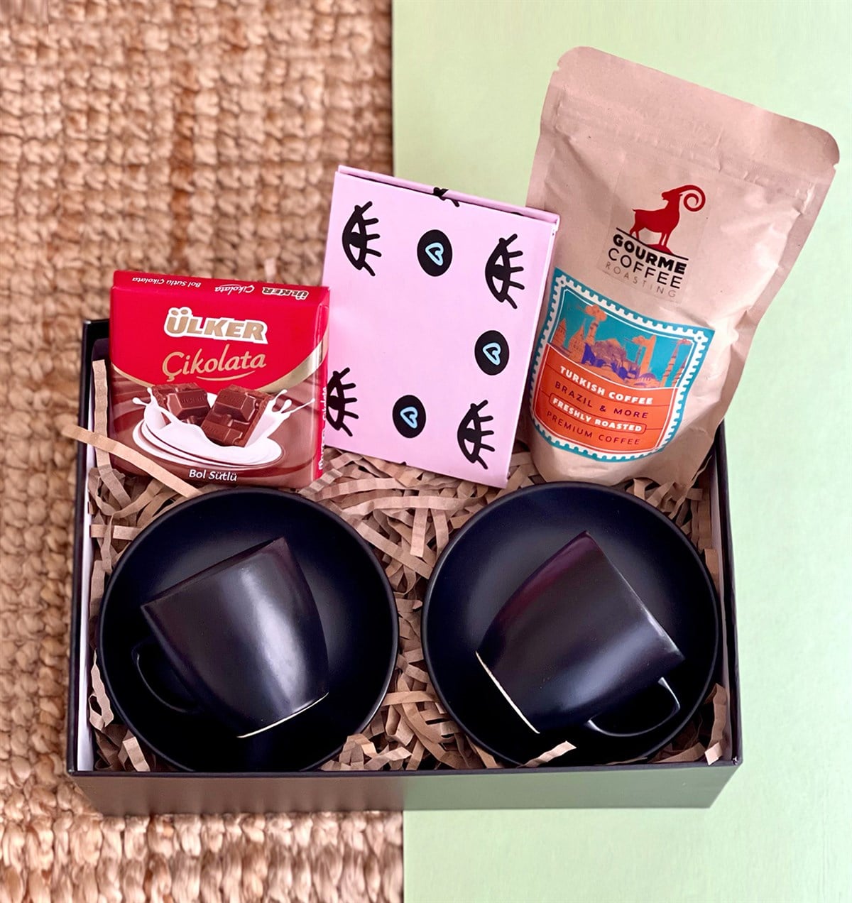Özel Kutusunda 2'li Türk Kahvesi Fincanı Nazar Göz Mini Fotoğraf Albümü Çikolata ve Türk Kahvesi GiftmodaGmhs100999
